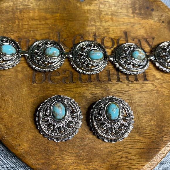 Vintage Sarah Coventry Set Necklace and Clip Ons. Silver tone and turquoise. - Picture 2 of 3